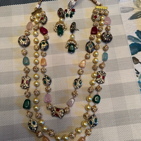 Multicolor long necklace with earrings. - Picture 5 of 5